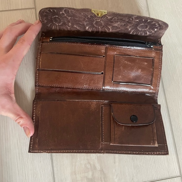 Handmade Leather Wallet - Picture 2 of 6